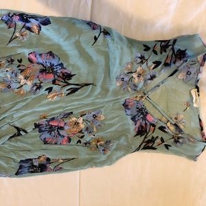 Sleeveless shirt